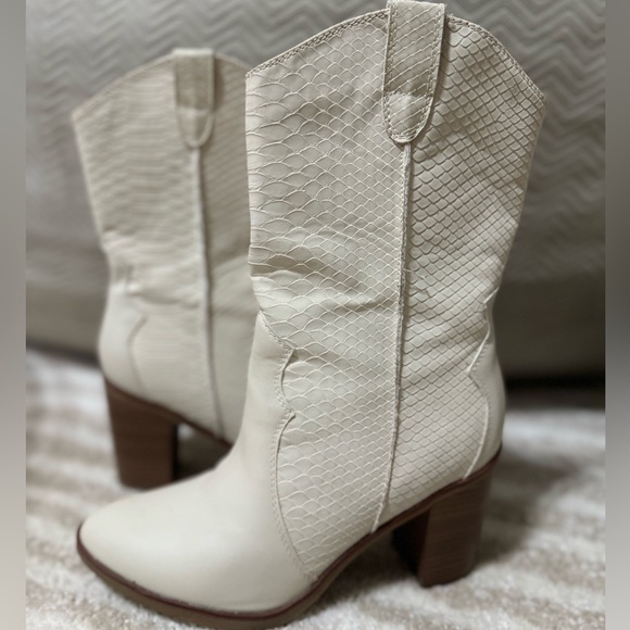 MIA Shoes - Cowgirl White Booties